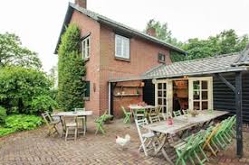 groepsaccommodatie noord-brabant met 15 slaapkamers en 14 badkamers